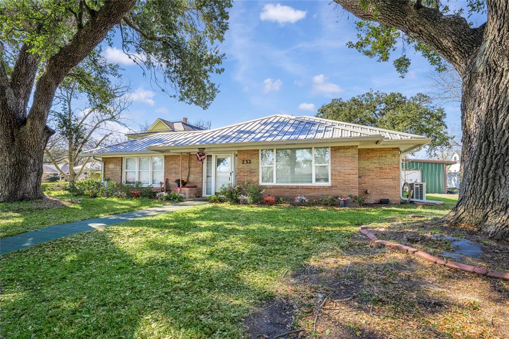 232 S Holland St, Bellville, Texas image 23