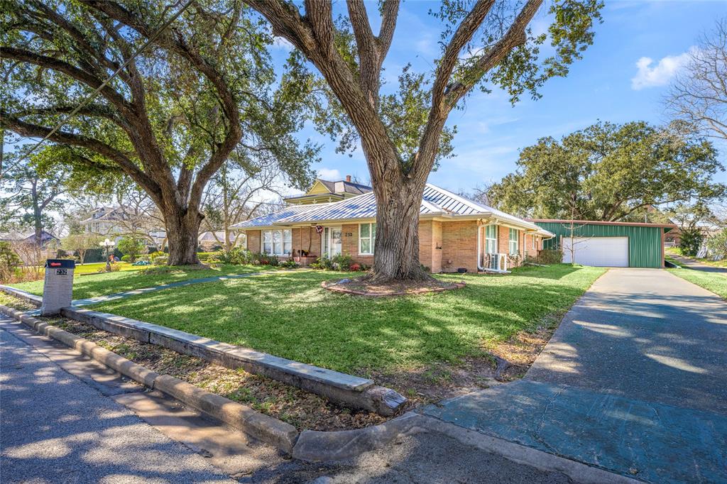 232 S Holland St, Bellville, Texas image 21