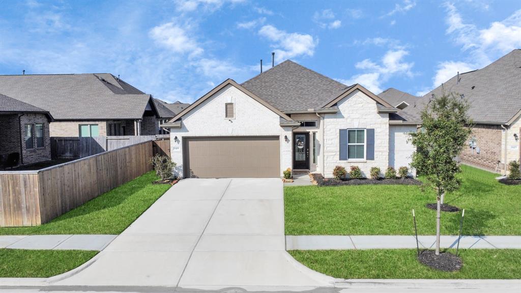 8419 Sunset Horizon Drive, Baytown, Texas image 3