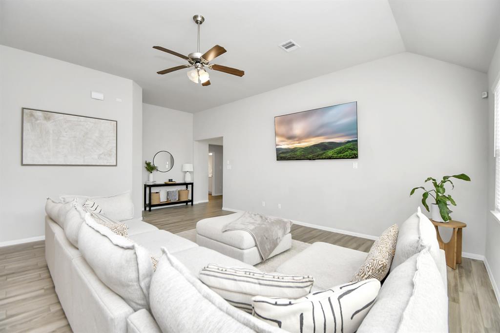 8419 Sunset Horizon Drive, Baytown, Texas image 10
