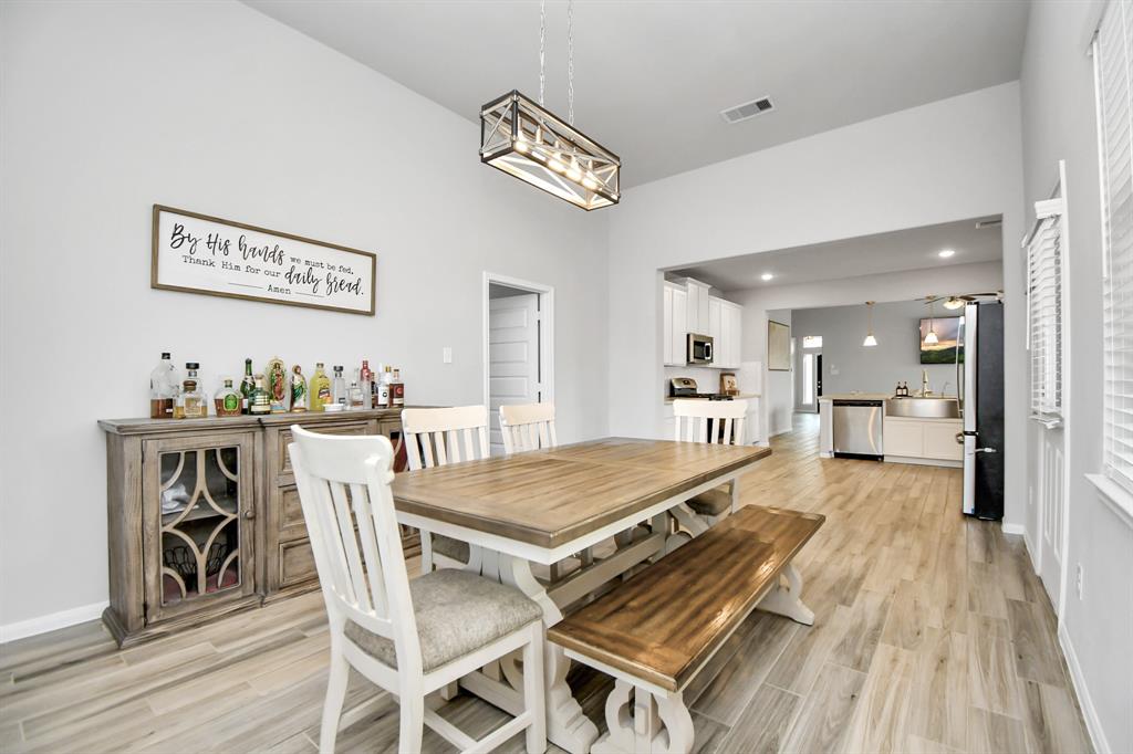 8419 Sunset Horizon Drive, Baytown, Texas image 18