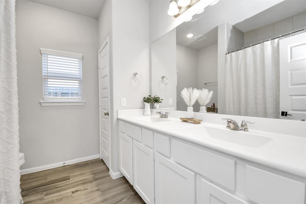 8419 Sunset Horizon Drive, Baytown, Texas image 20