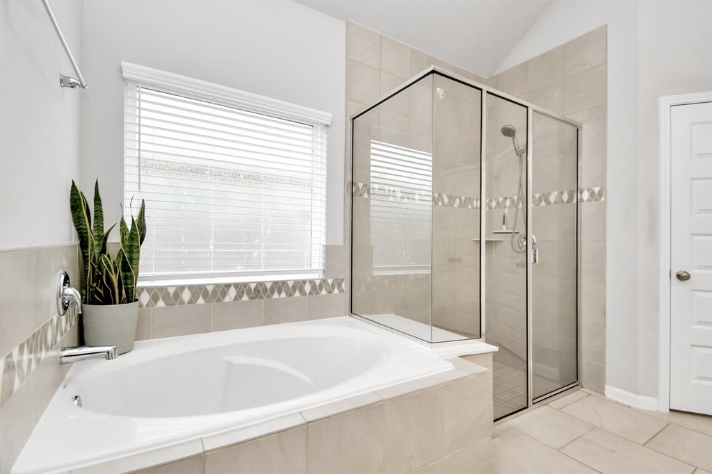 8419 Sunset Horizon Drive, Baytown, Texas image 32