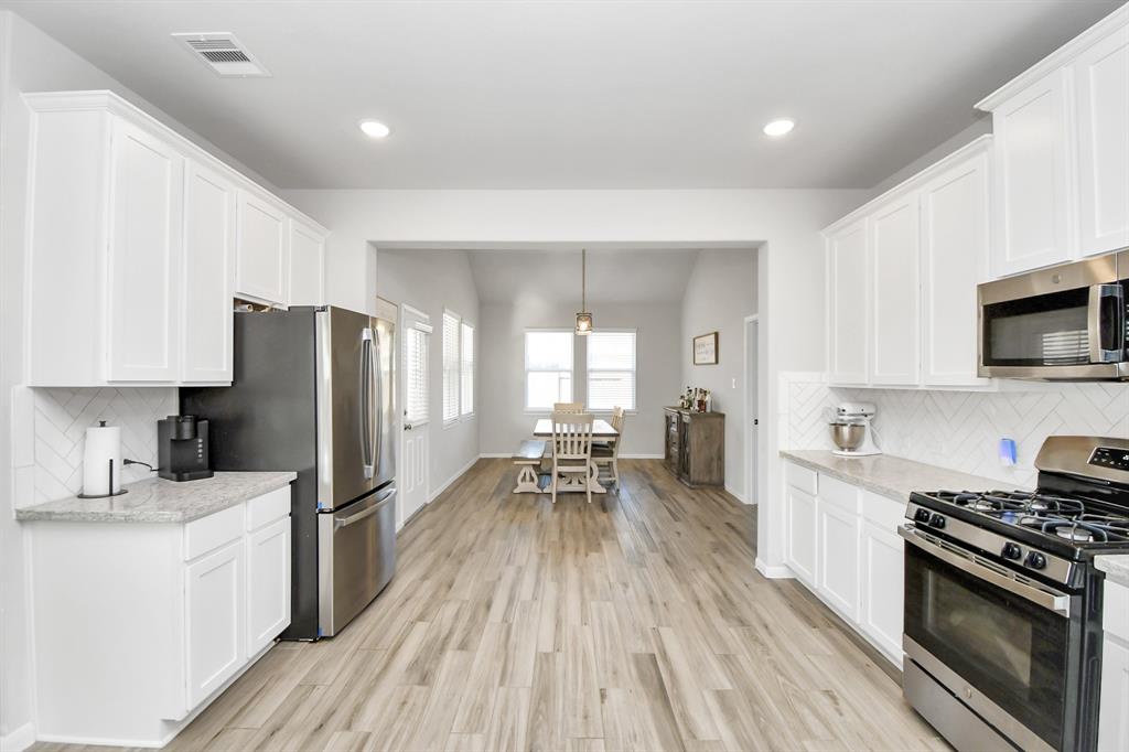 8419 Sunset Horizon Drive, Baytown, Texas image 16