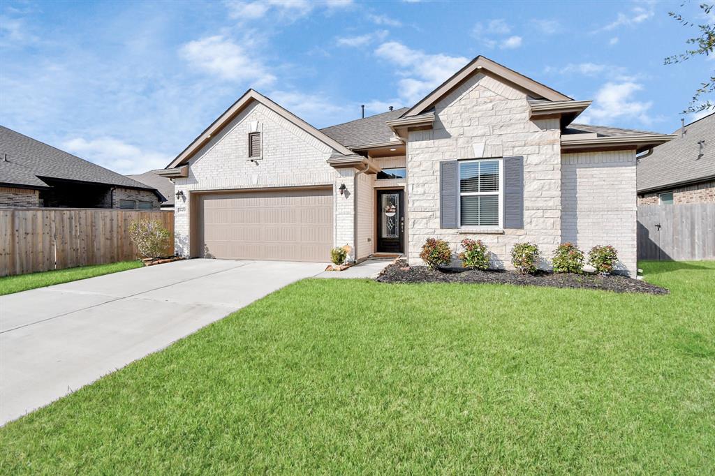 8419 Sunset Horizon Drive, Baytown, Texas image 2