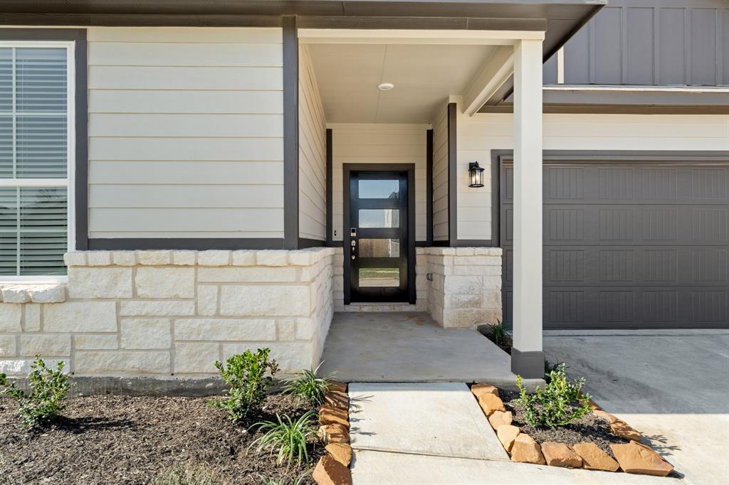 30211 Fledged Wing Drive, Waller, Texas image 3