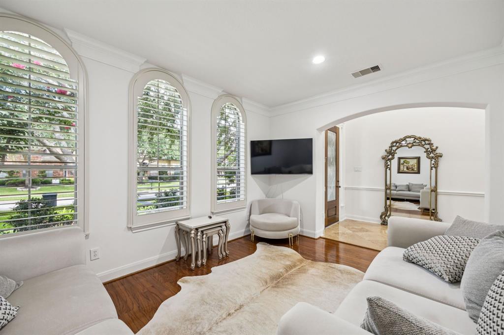 934 Poydras Street