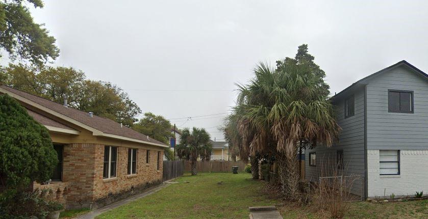 1723 M 1/2 Avenue, Galveston, Texas image 3