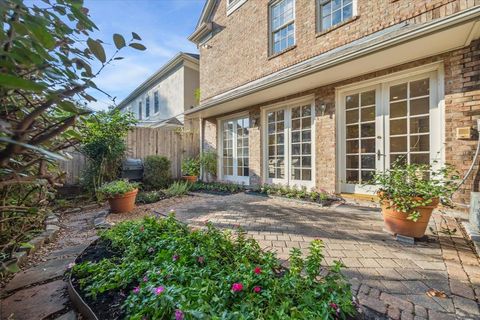 A home in West University Place