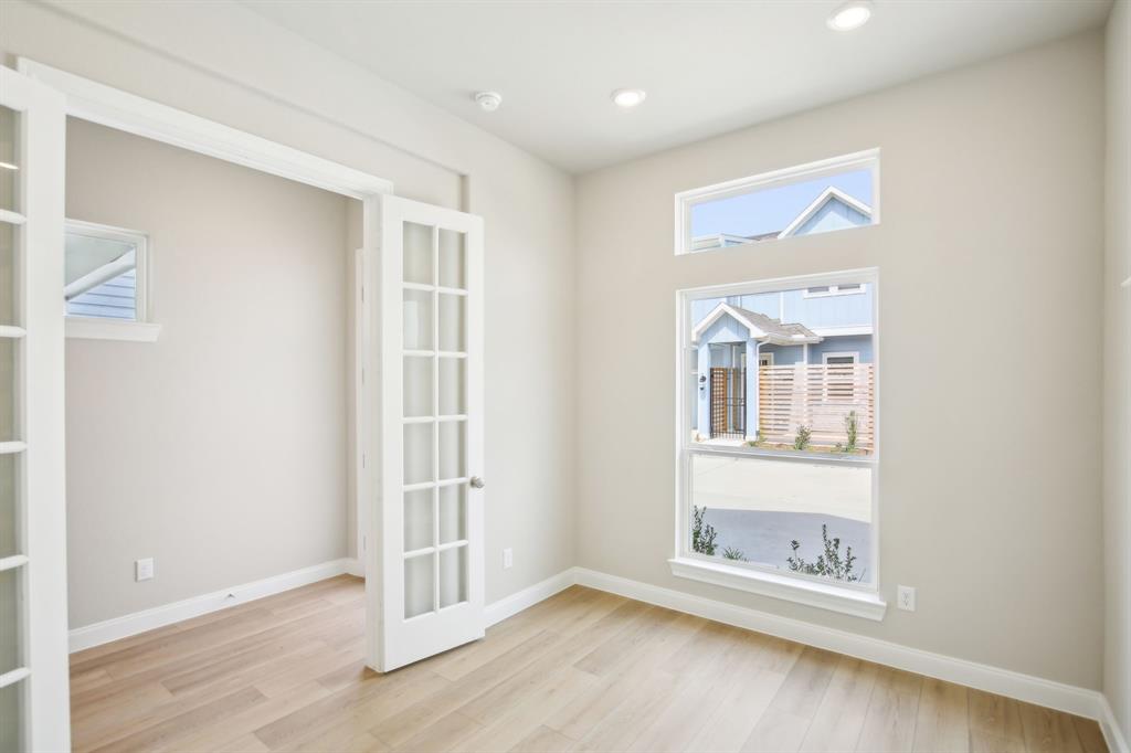 582 Morning Tide Lane, Kemah, Texas image 18