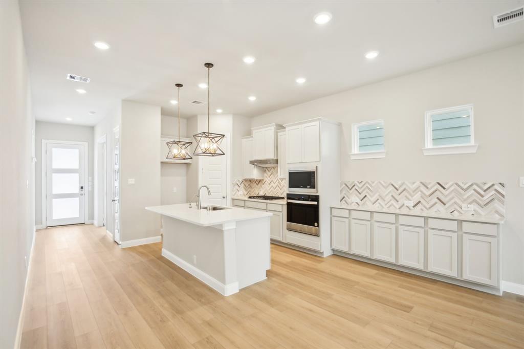582 Morning Tide Lane, Kemah, Texas image 11