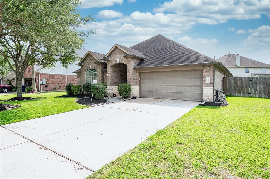 4108 S Meridian Greens Drive, Dickinson, Texas image 2