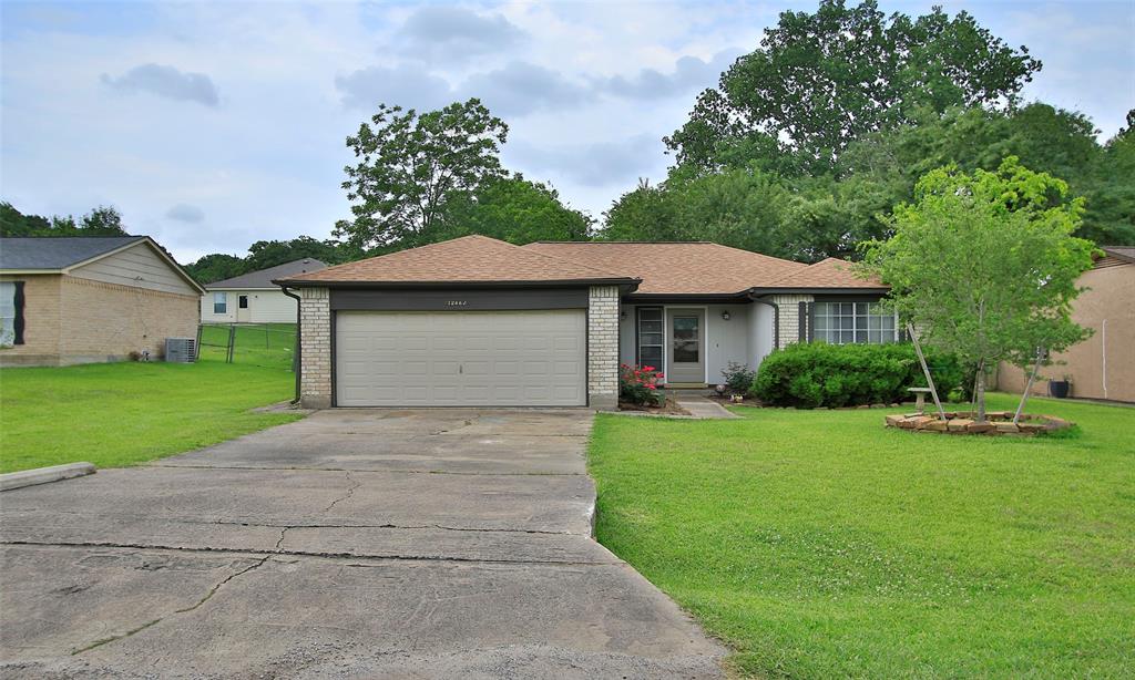 12662 Hackberry Drive, Willis, Texas image 2