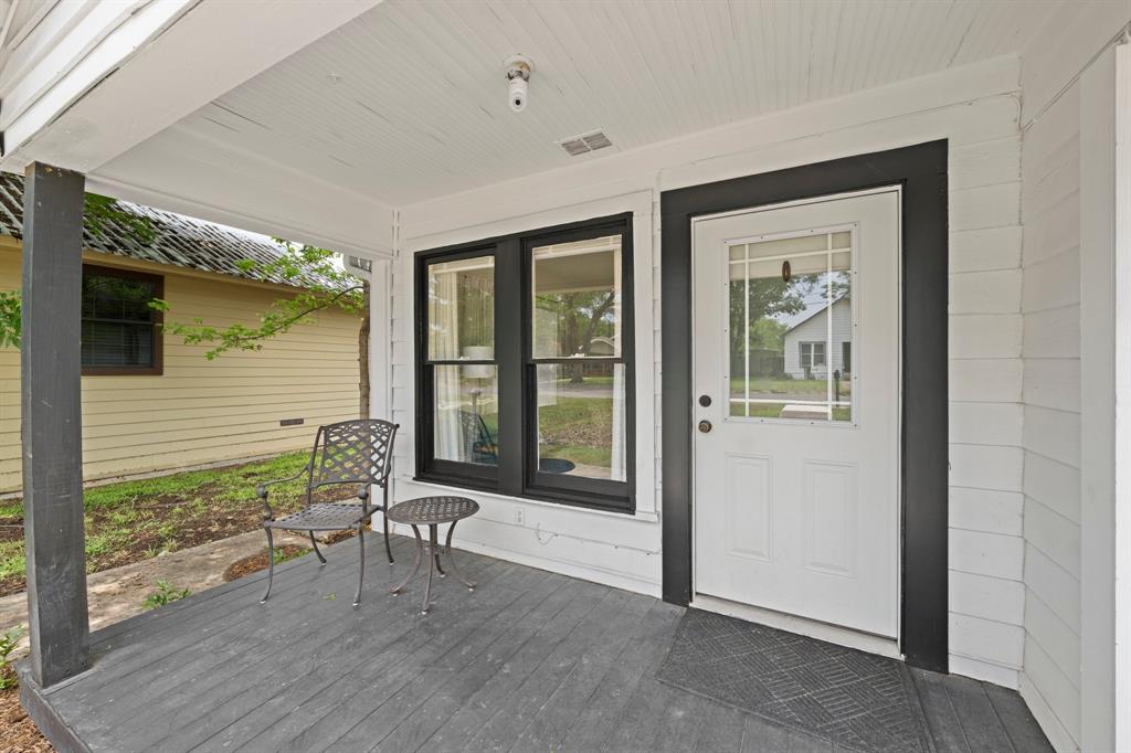 208 Palmer St, Kerrville, Texas image 1