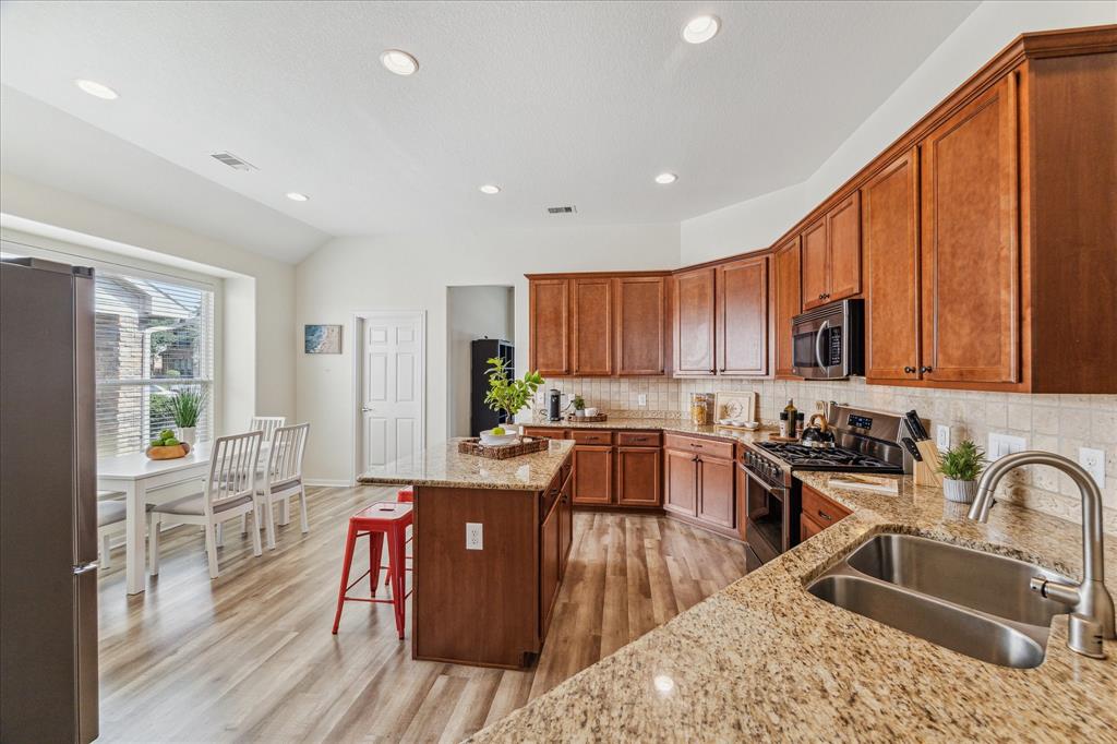 12427 Adams Ridge Lane, Humble, Texas image 10