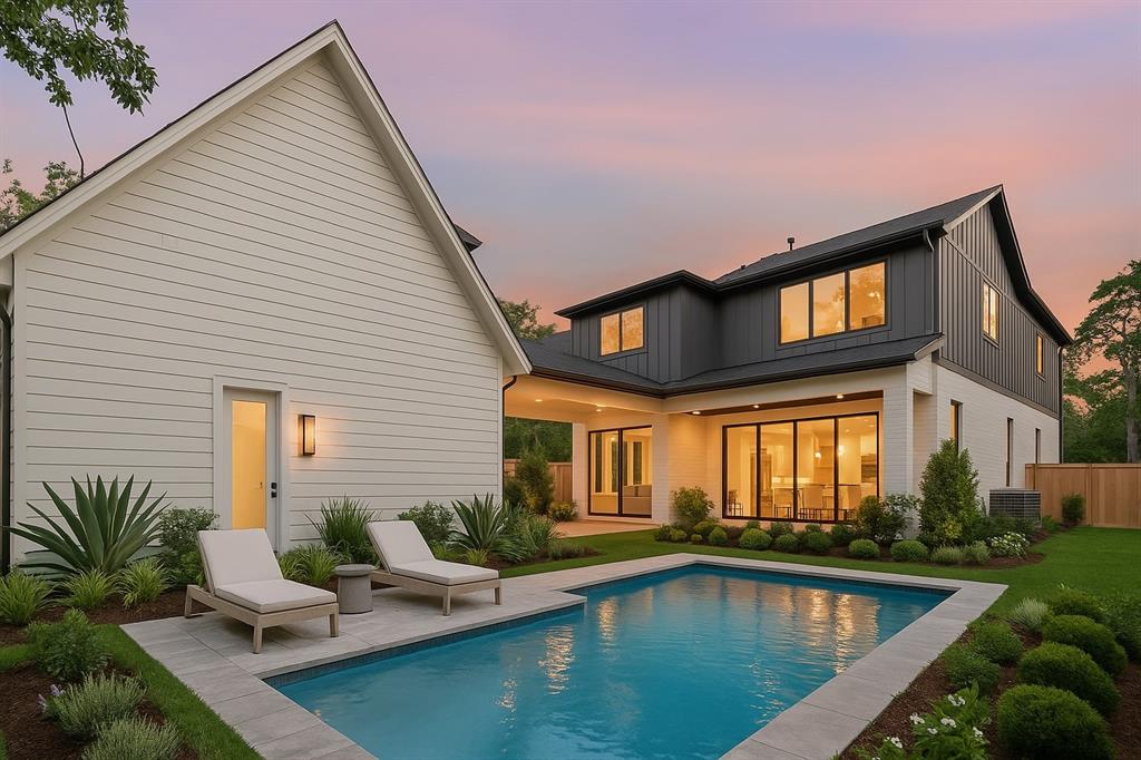 216 W 31st Street, Houston, Texas image 2