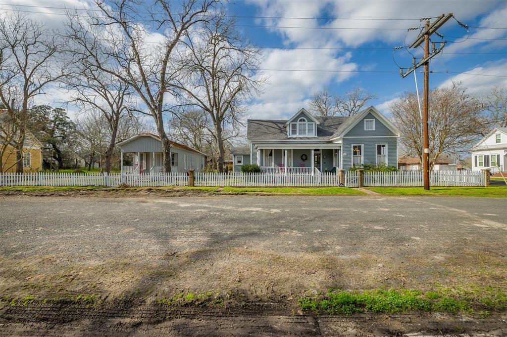 111 E Fayette Street, Fayetteville, Texas image 3