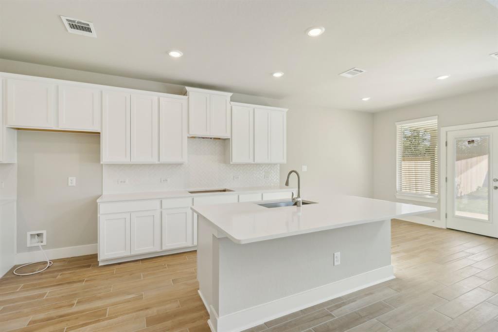 145 Bay Bridge Court, Montgomery, Texas image 2
