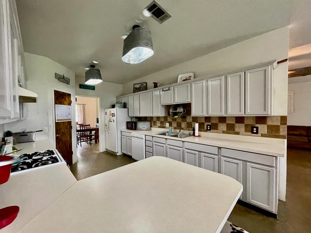 862 County Road 4570, Kennard, Texas image 13