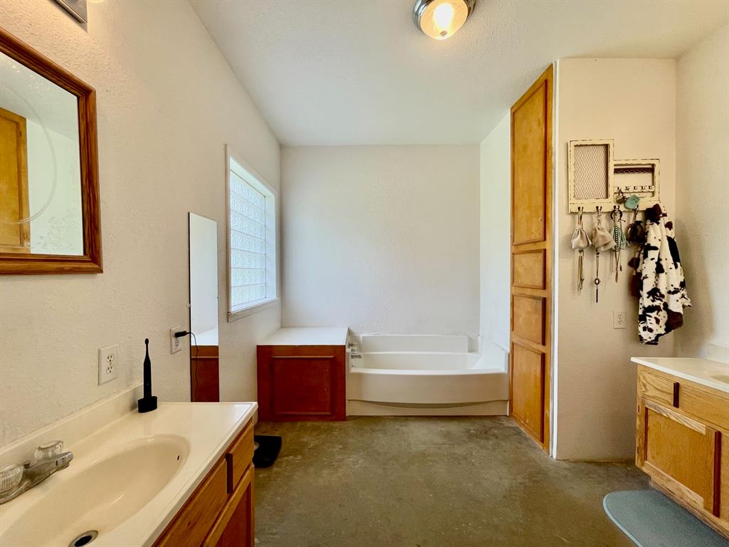 862 County Road 4570, Kennard, Texas image 17