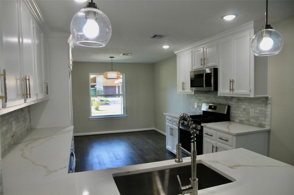 513 N Travis Street, Deer Park, Texas image 5