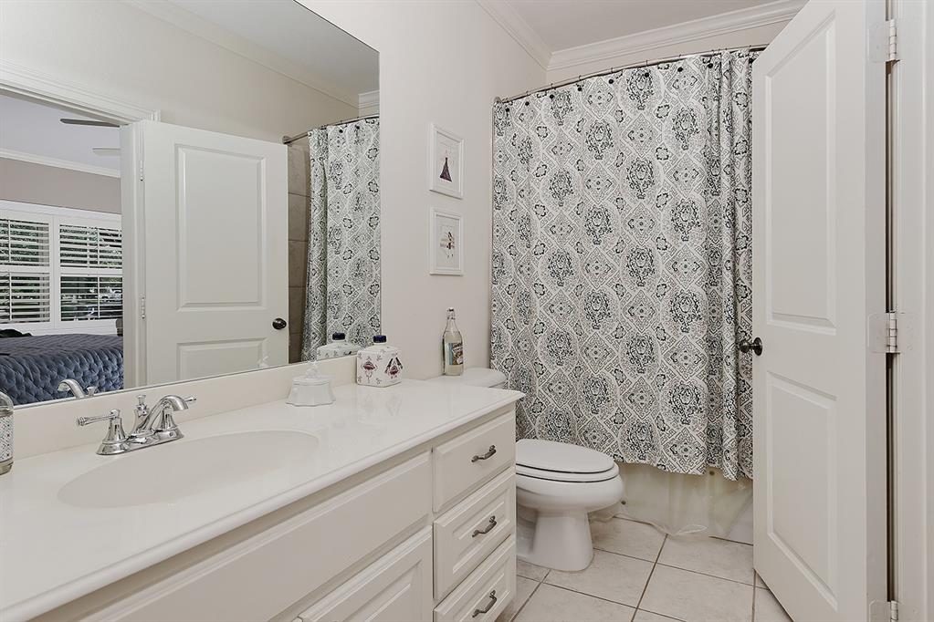 75 Colonial Row Drive, The Woodlands, Texas image 17