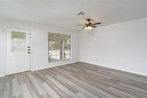Single Family Residence in Dickinson TX 3801 Wood Sorrel Drive 5.jpg