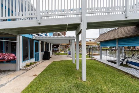 A home in Bayou Vista