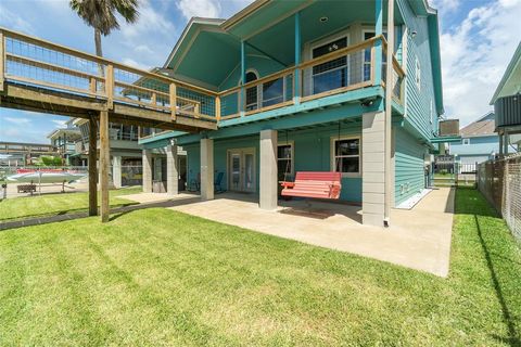 A home in Bayou Vista