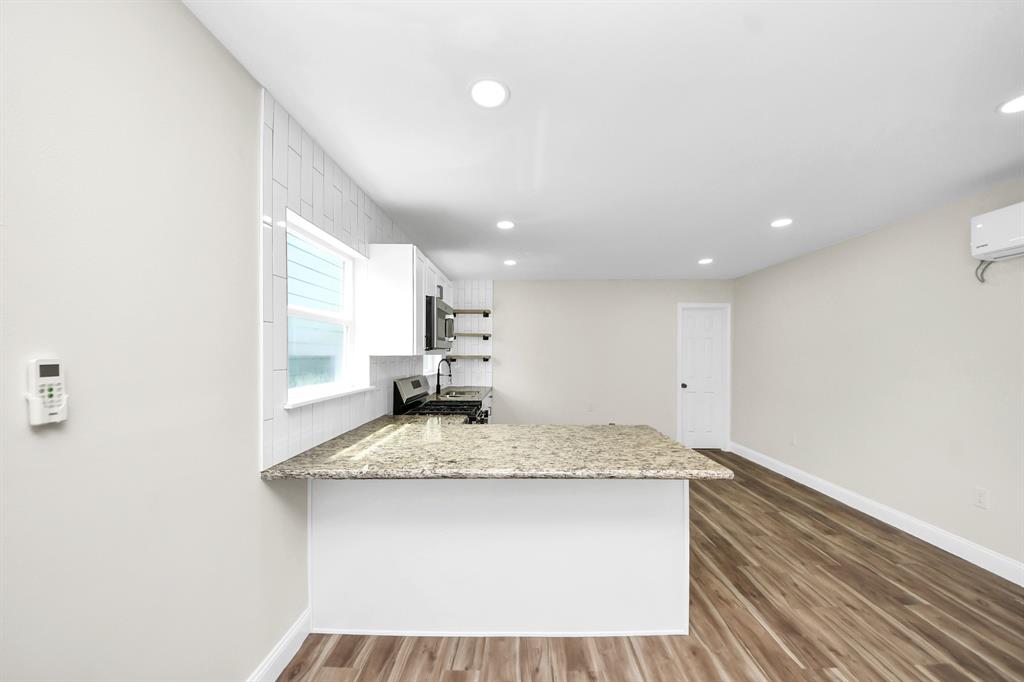 7725 Avenue H, Houston, Texas image 38