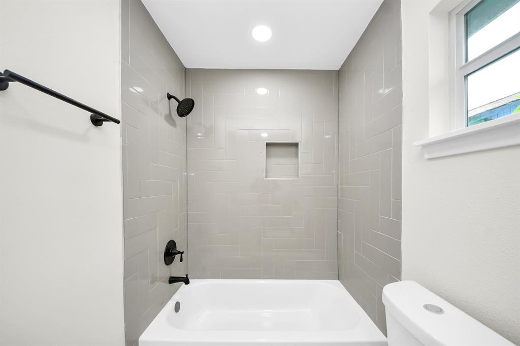 7725 Avenue H, Houston, Texas image 23