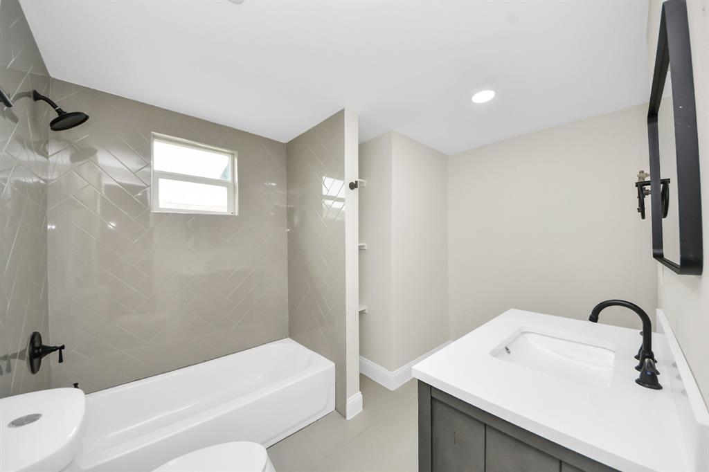 7725 Avenue H, Houston, Texas image 22