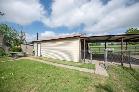 A home in Schulenburg