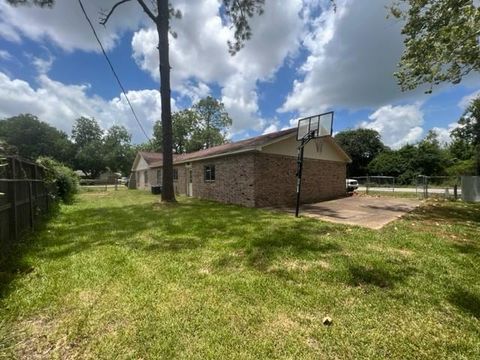 A home in Angleton