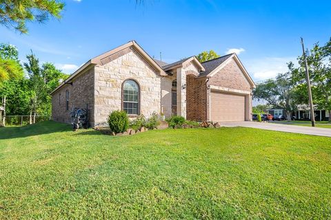 Single Family Residence in League City TX 311 Independence Avenue.jpg