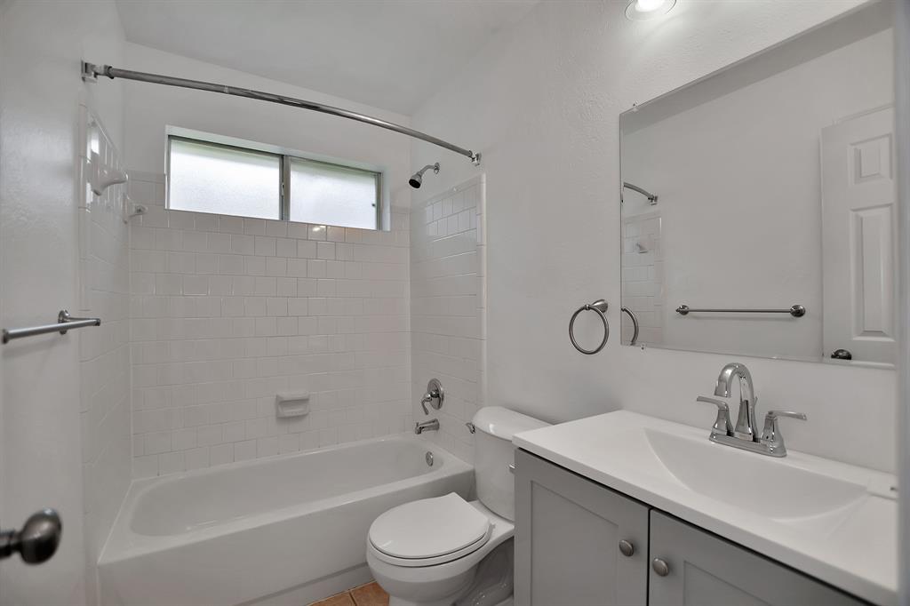 67 N Winterport Circle, The Woodlands, Texas image 32