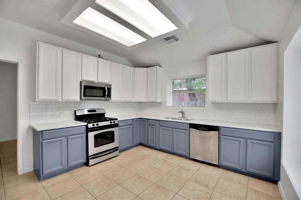 67 N Winterport Circle, The Woodlands, Texas image 19