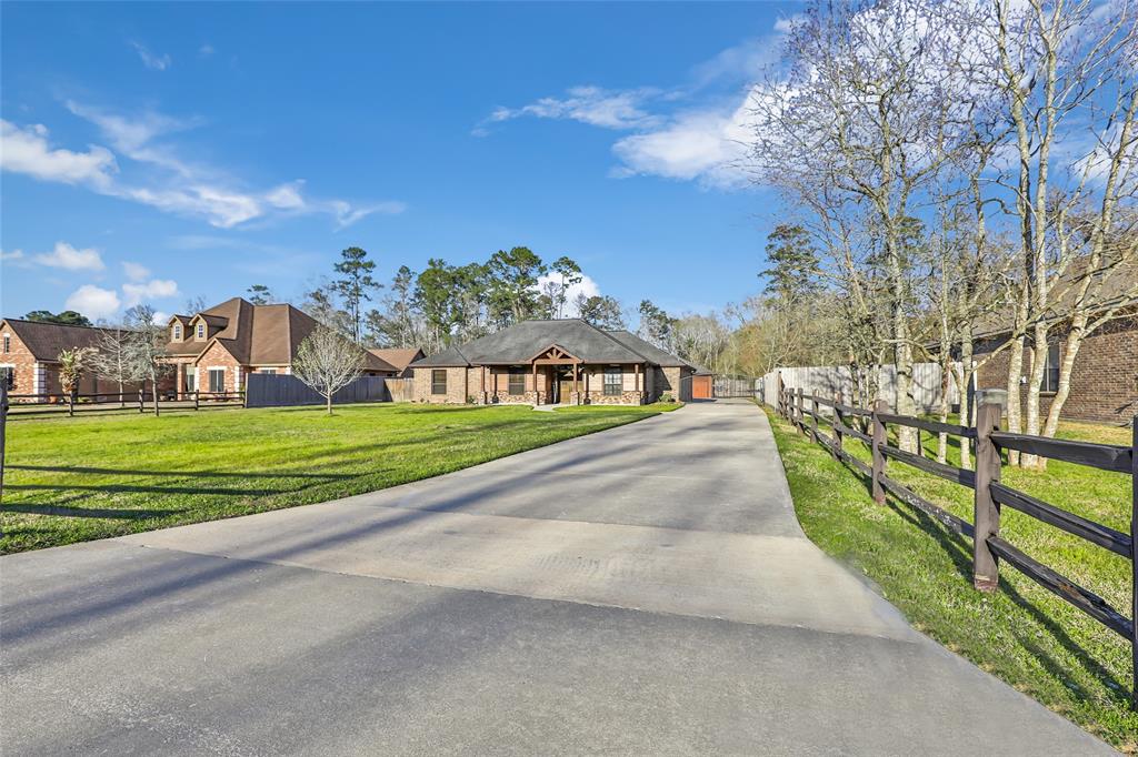 28514 Lazy Rock Drive, Huffman, Texas image 2