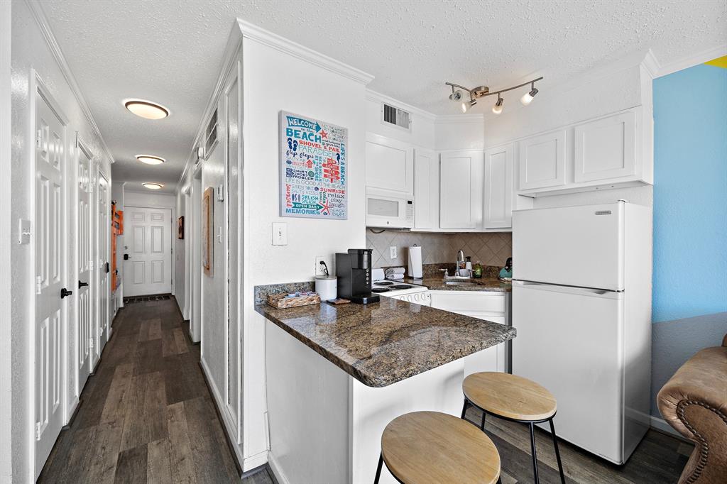 6102 Seawall Boulevard #104, Galveston, Texas image 7