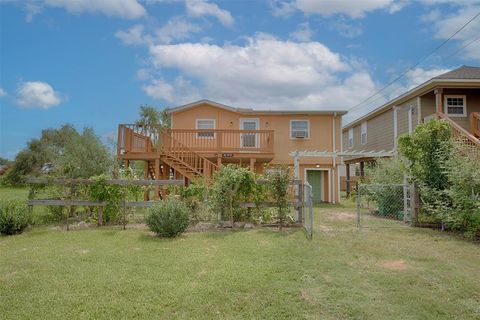 A home in San Leon