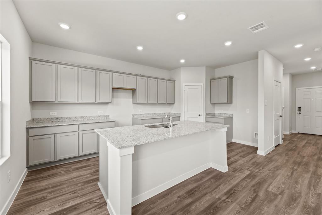 10734 Red Flagstone Drive, Conroe, Texas image 5