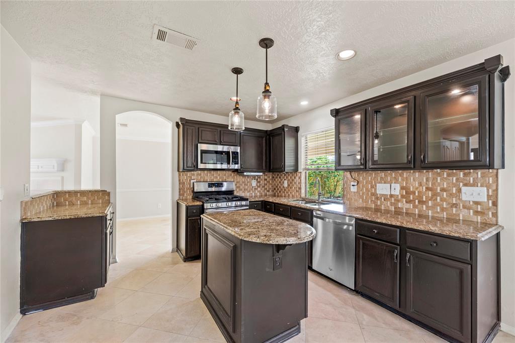 8615 Westcove Circle, Houston, Texas image 11