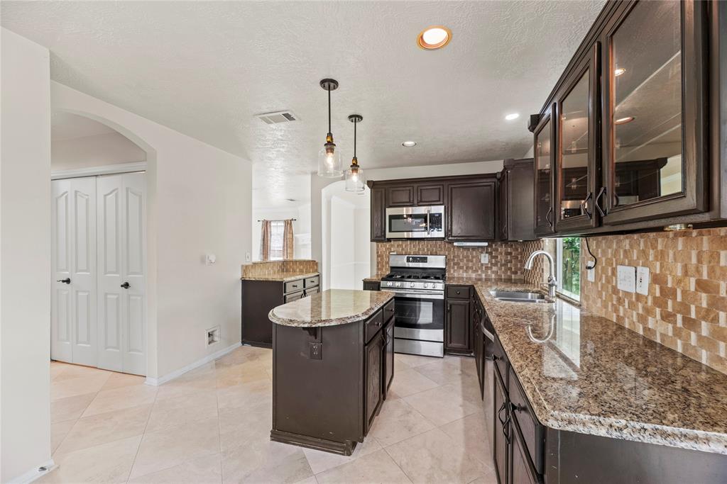 8615 Westcove Circle, Houston, Texas image 12