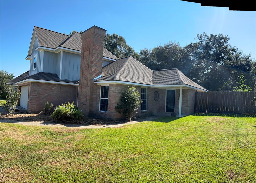 12702 River Bend Drive, Mont Belvieu, Texas image 2