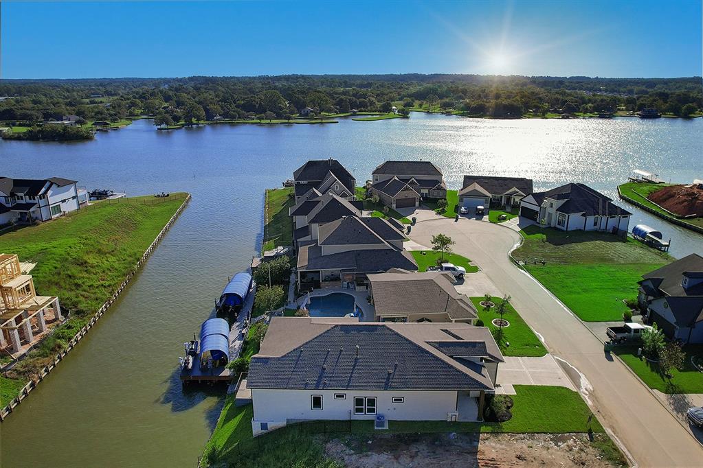 10712 S Lake Mist Lane, Willis, Texas image 37