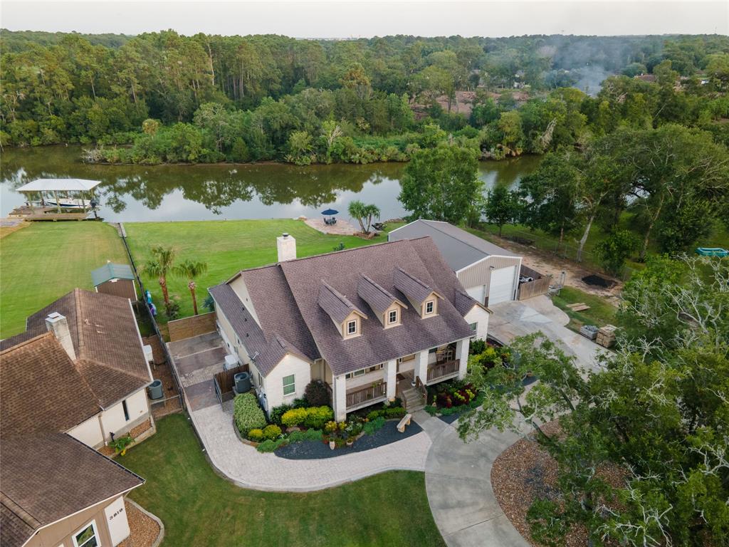 3828 Bayou Circle