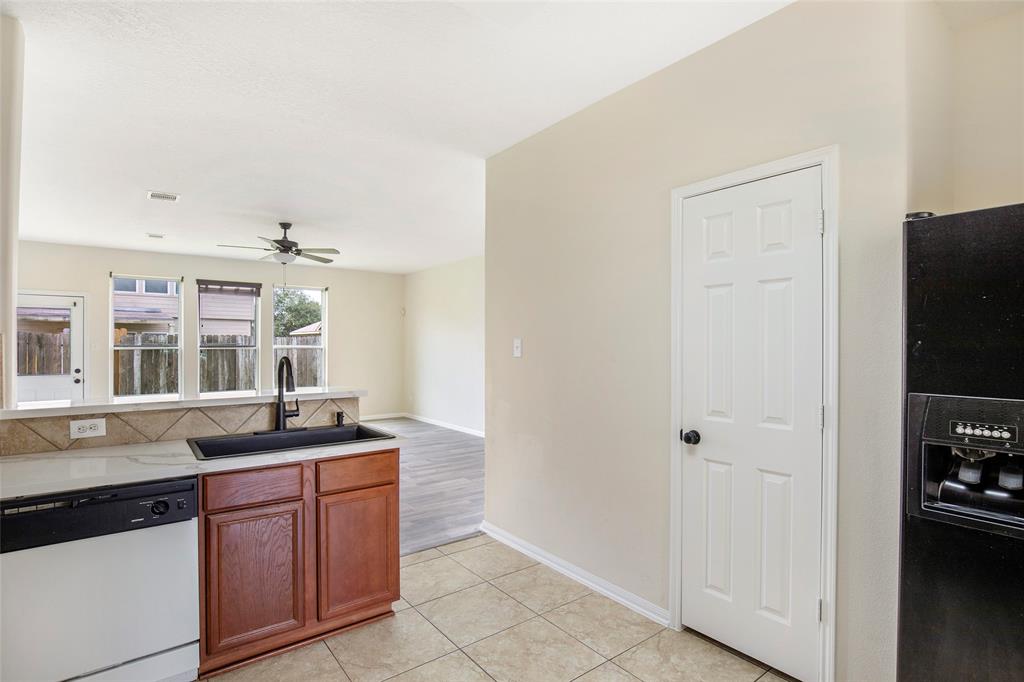 1726 Sun Point Court, Humble, Texas image 12