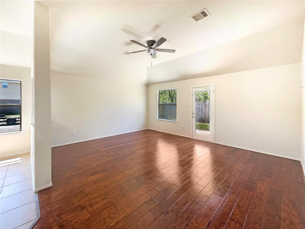3608 Mahogany Trail, Pearland, Texas image 13