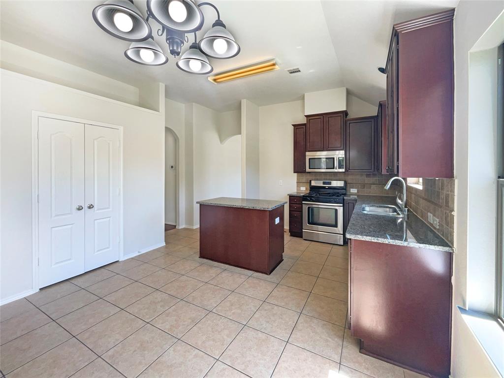 3608 Mahogany Trail, Pearland, Texas image 6