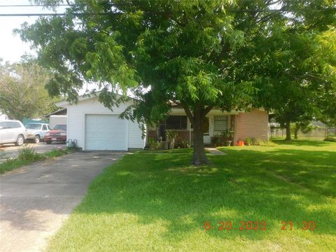 Single Family Residence in Deer Park TX 221 Vaughn Lane.jpg